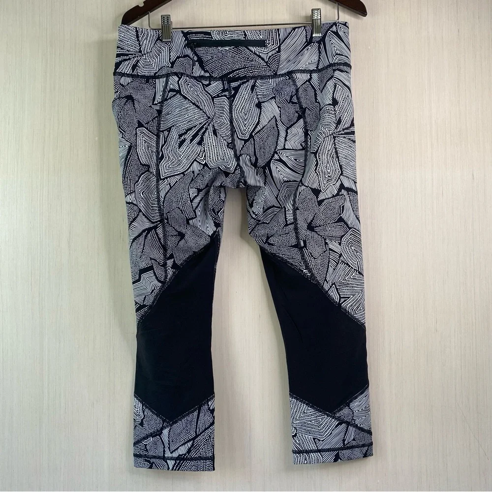 Lululemon Women’s Pace Rival Crop Leggings Dottie Tribe White Black Pattern 12